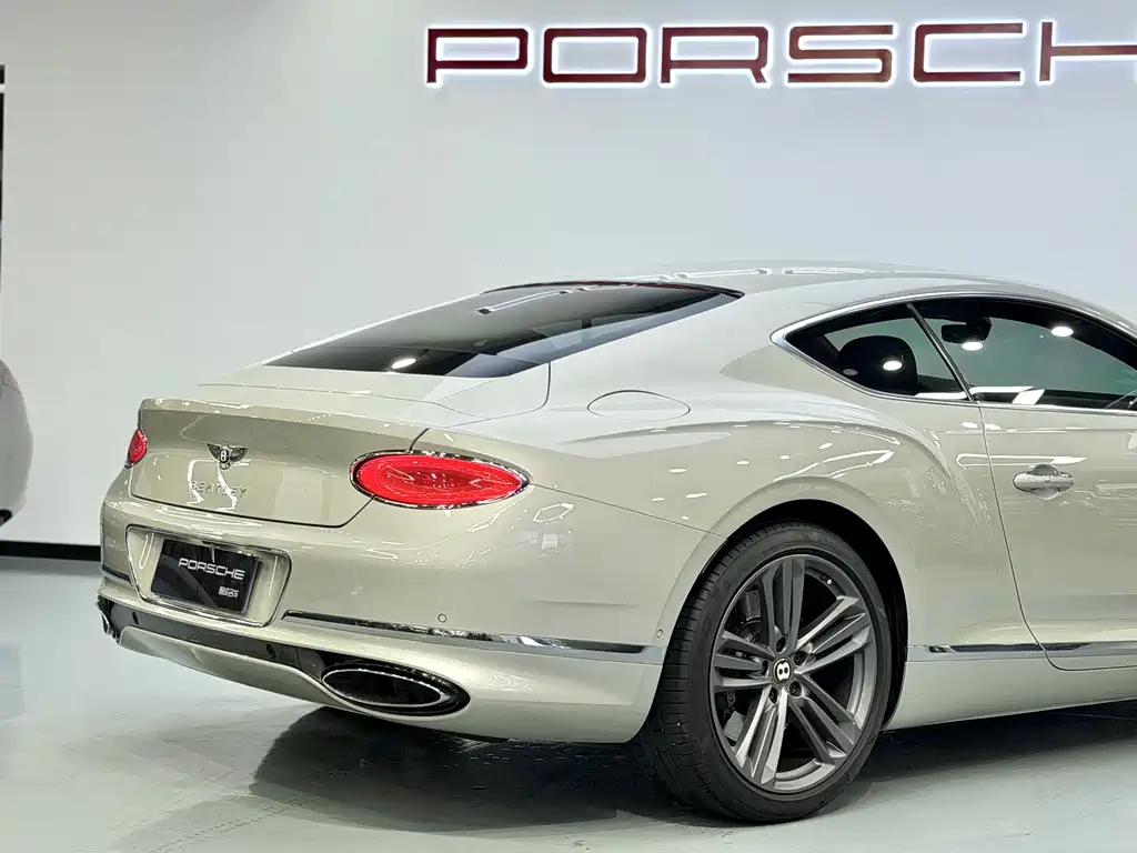 Bentley Continental 2020 — фото 13