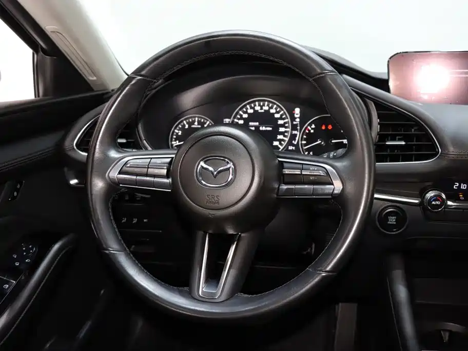 Mazda 3 Axela 2024 — фото 12