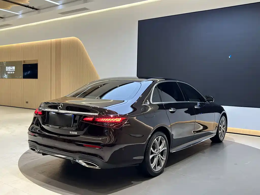 Mercedes-Benz E-Class 2023 — фото 6