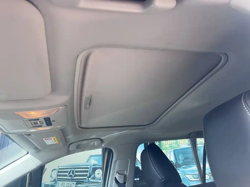 Toyota RAV4 2019 — фото 13