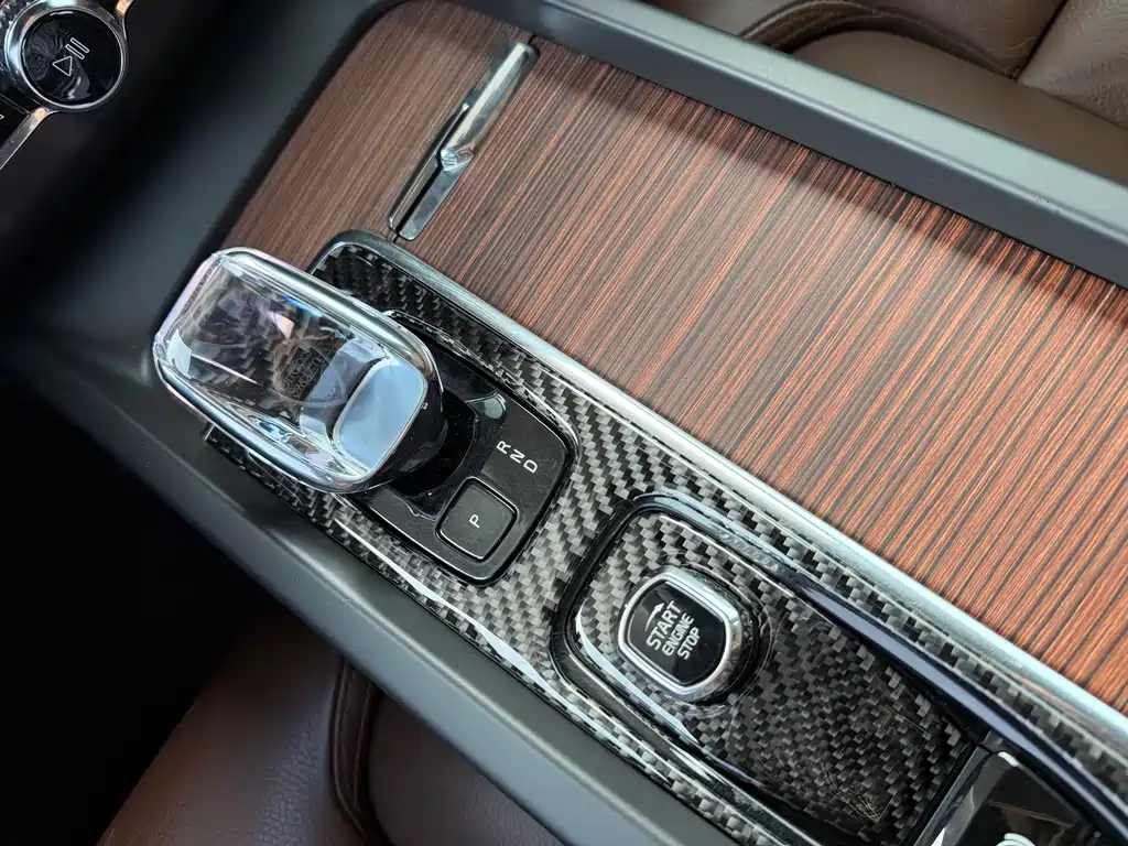Volvo XC60 2023 — фото 13
