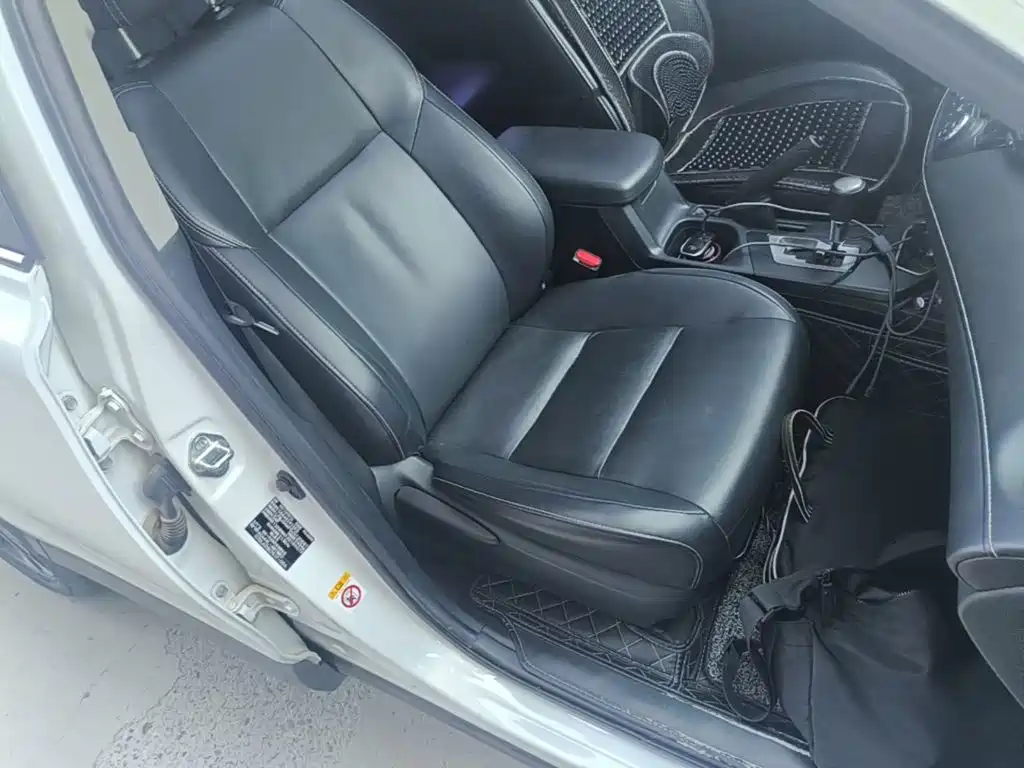 Toyota RAV4 2018 — фото 25