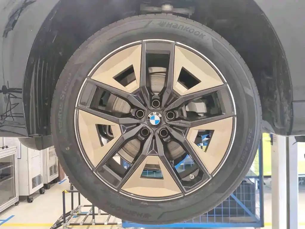 BMW 5 Series — фото 11