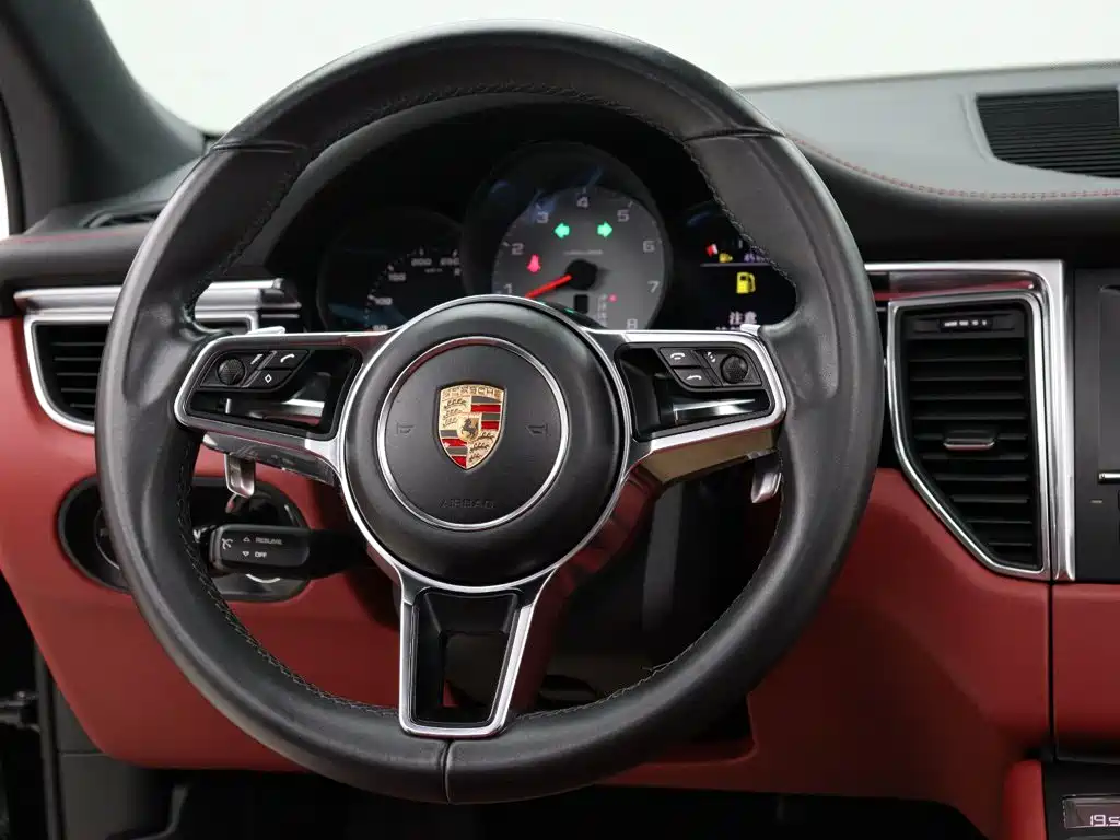 Porsche Macan 2015 — фото 16