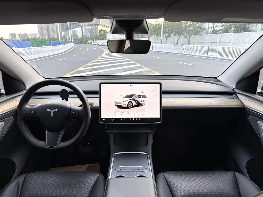 Tesla Model Y 2023 — фото 4