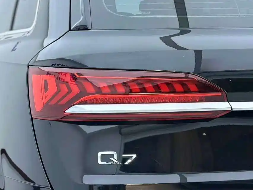Audi Q7 2021 — фото 9