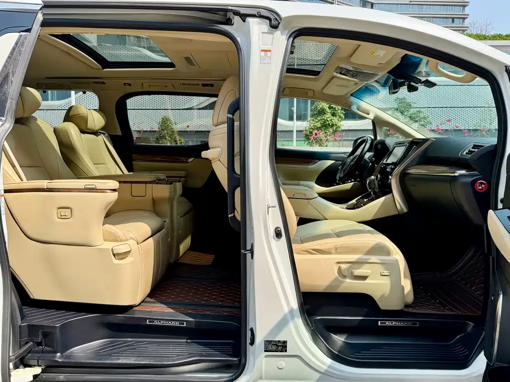 Toyota Alphard 2017 — фото 26