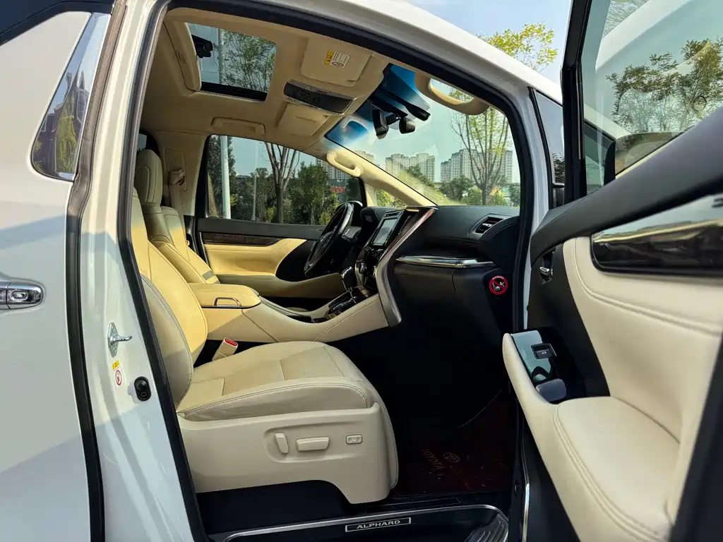 Toyota Alphard 2018 — фото 6