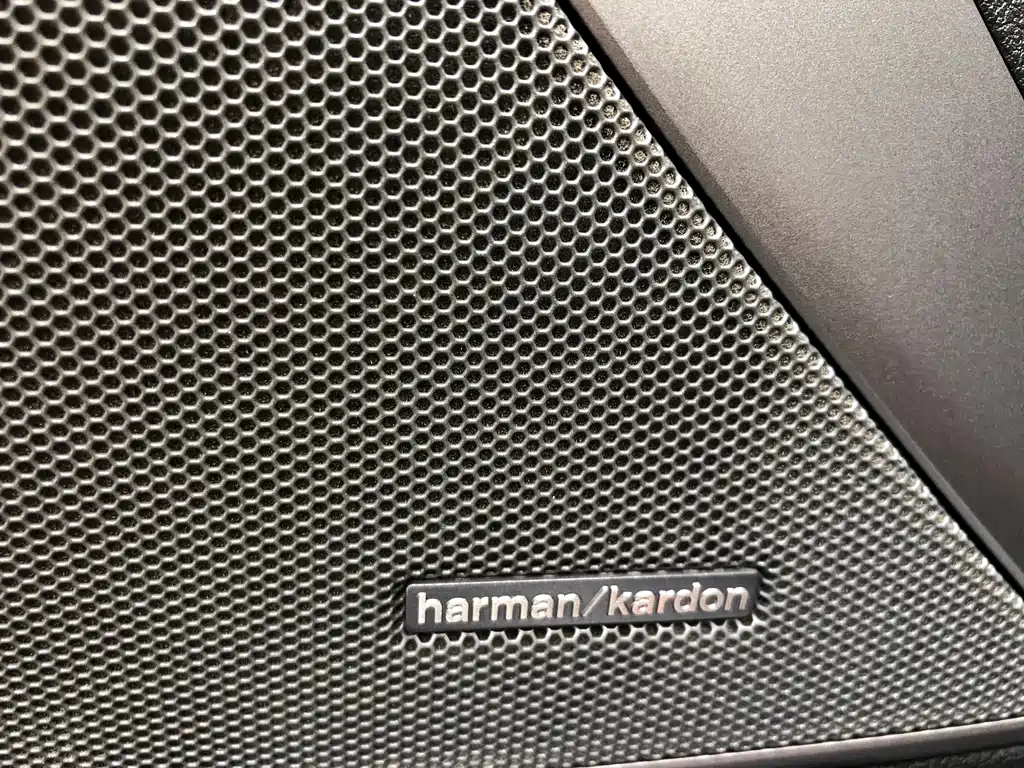 BMW 3 Series 2024 — фото 19