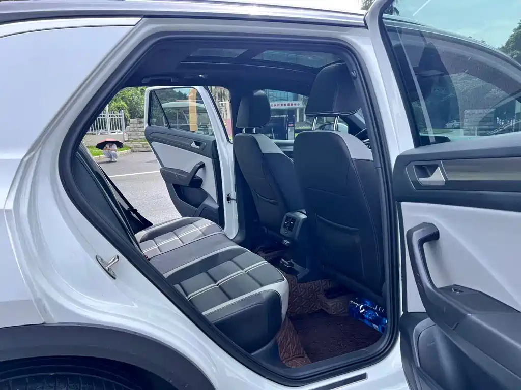 Volkswagen T-Roc 2024