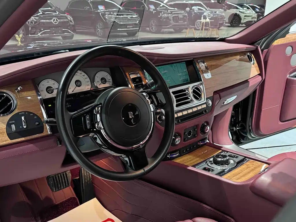 Rolls-Royce Ghost 2018 — фото 7