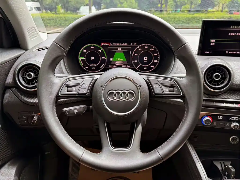 Audi Q2L E-Tron 2021 — фото 13
