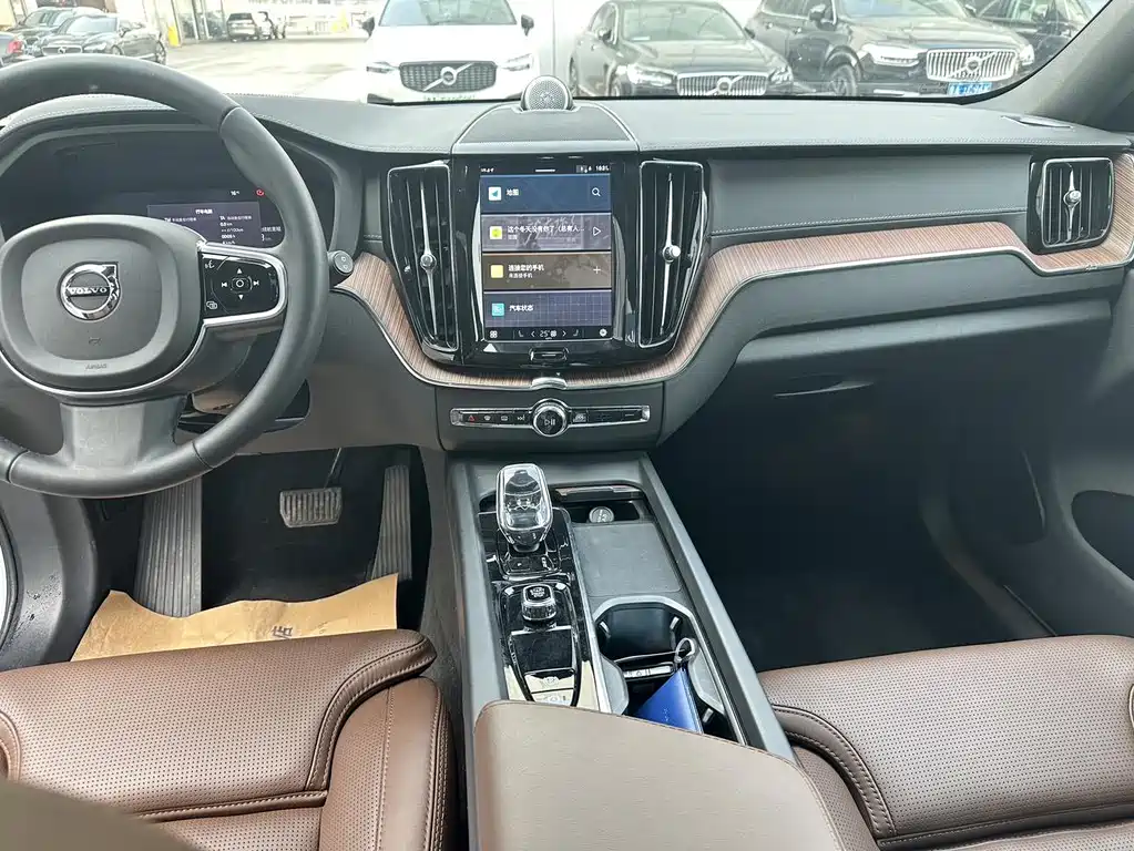 Volvo XC60 PHEV 2024 — фото 11