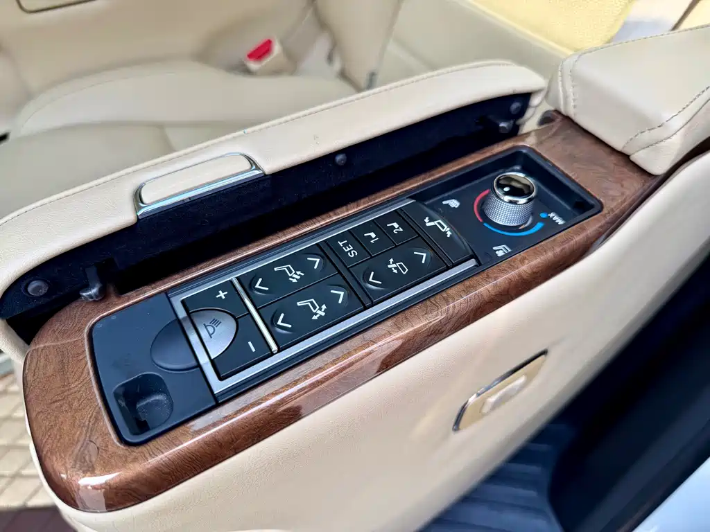 Toyota Alphard 2017 — фото 21
