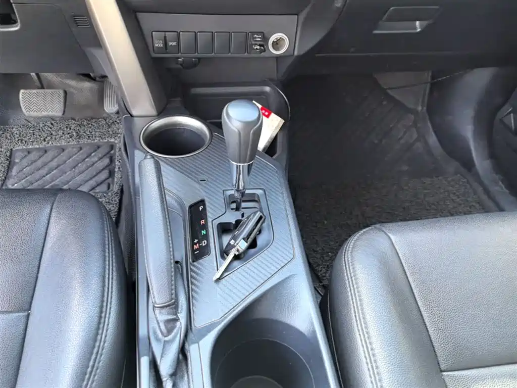 Toyota RAV4 2016 — фото 14