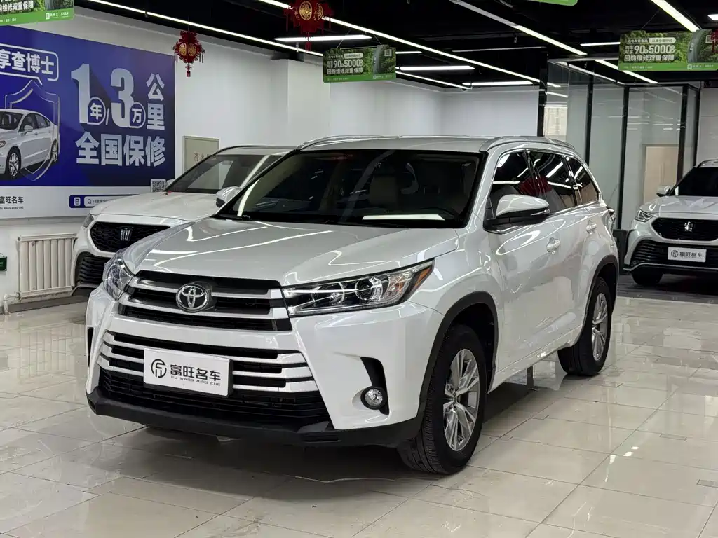 Toyota Highlander 2021 — фото 1