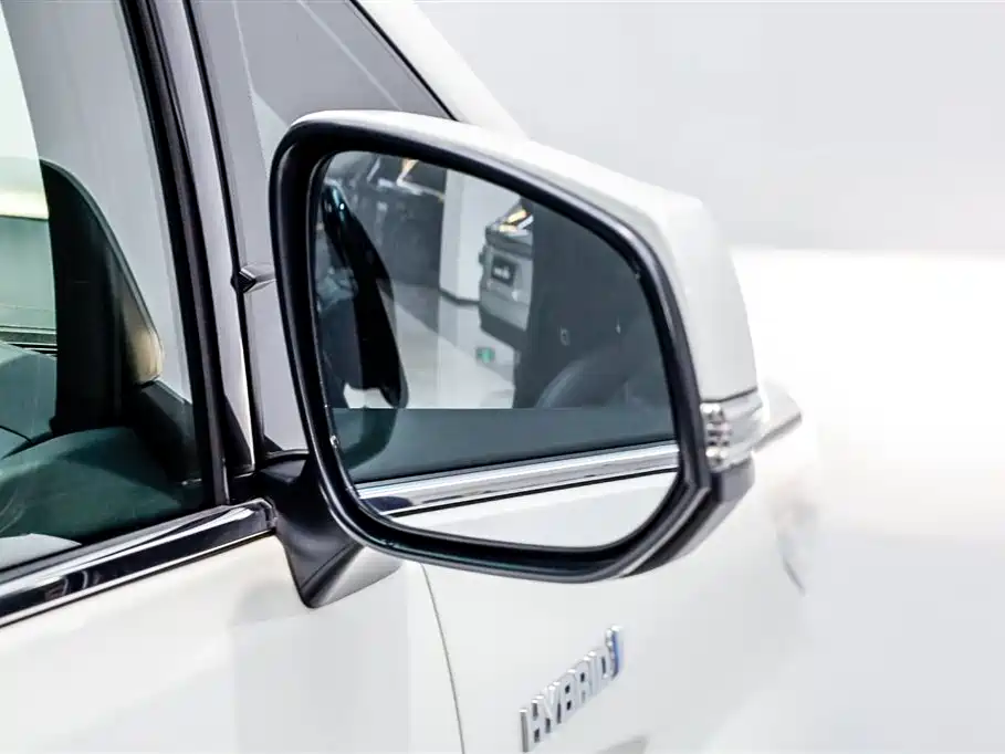 Toyota Alphard 2021 — фото 31