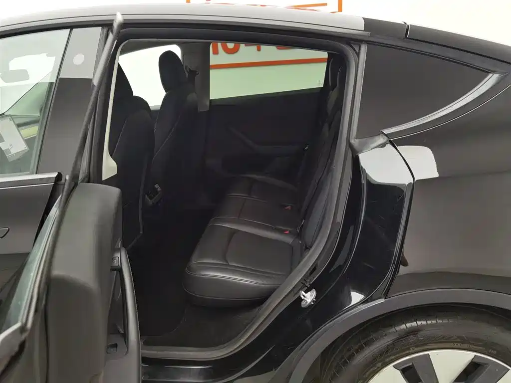 Tesla Model Y 2021 — фото 15