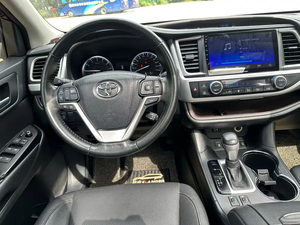 Toyota Highlander 2017 — фото 9