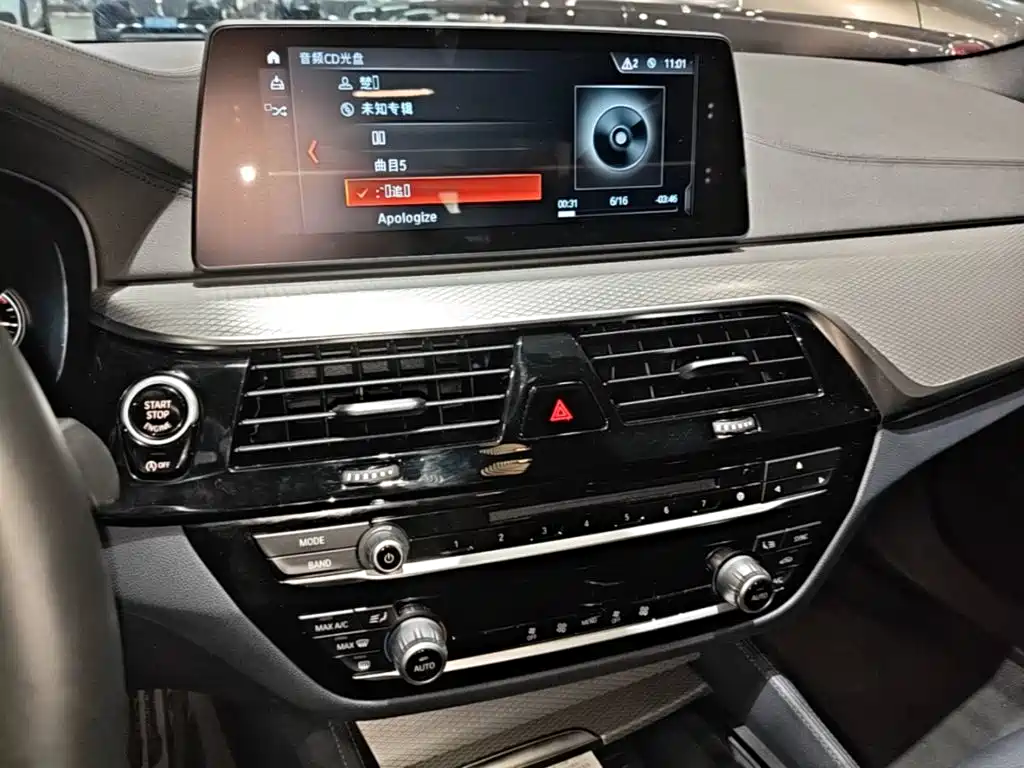 BMW 5 Series 2018 — фото 13