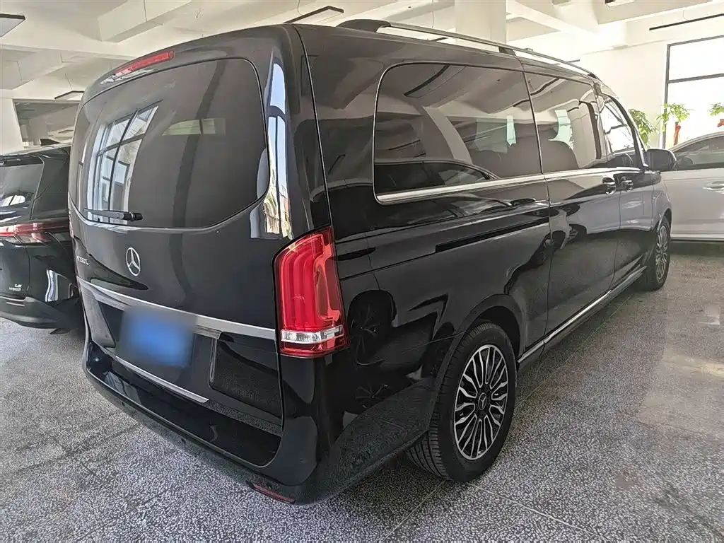 Mercedes-Benz V-Class 2018 — фото 13