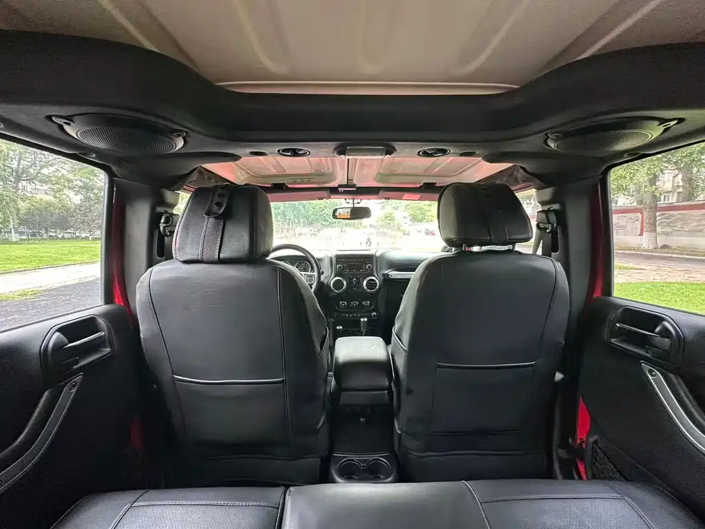 Jeep Wrangler 2014 — фото 16