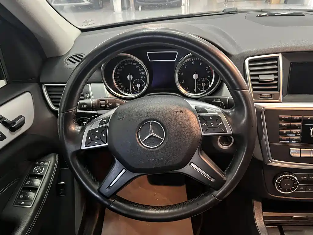 Mercedes-Benz M-Class 2014 — фото 11