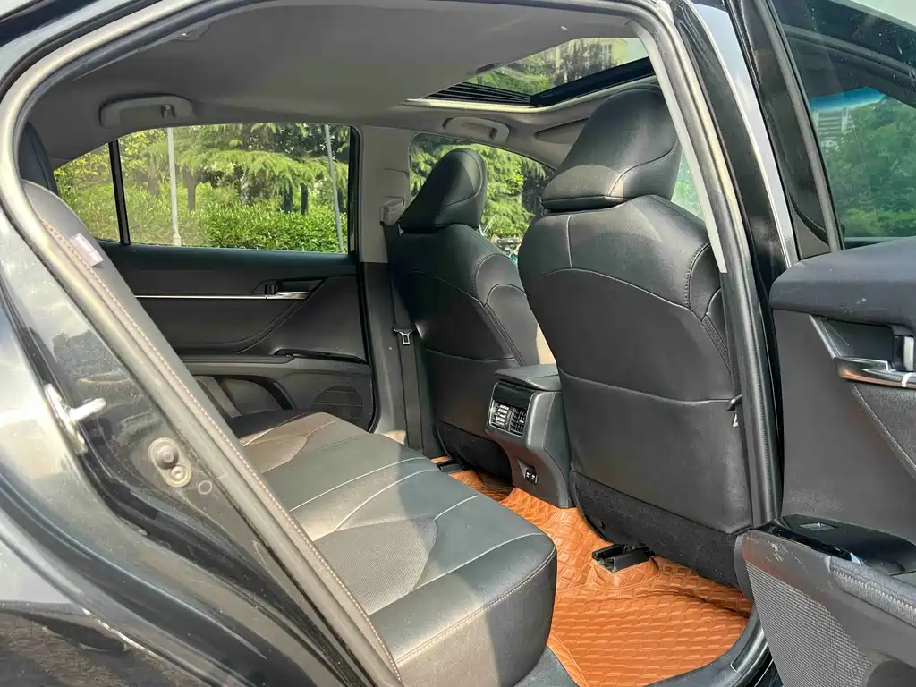 Toyota Camry 2022 — фото 10