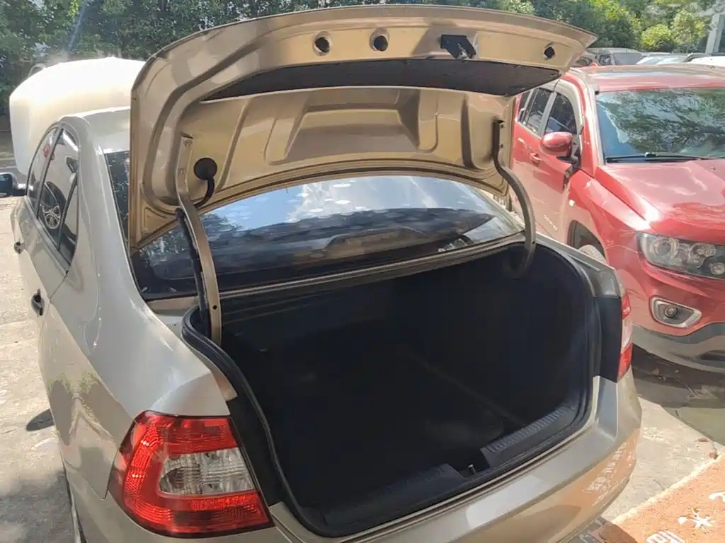 Skoda Rapid 2015 — фото 19