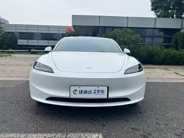 Tesla Model 3 2024