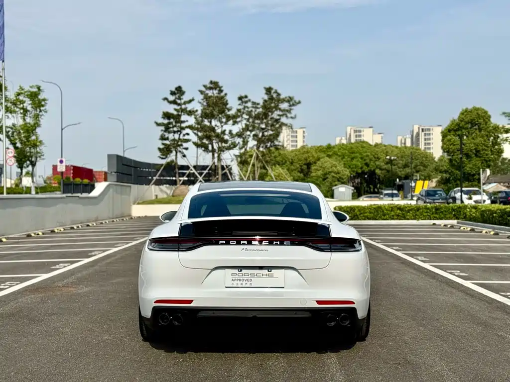 Porsche Panamera 2021