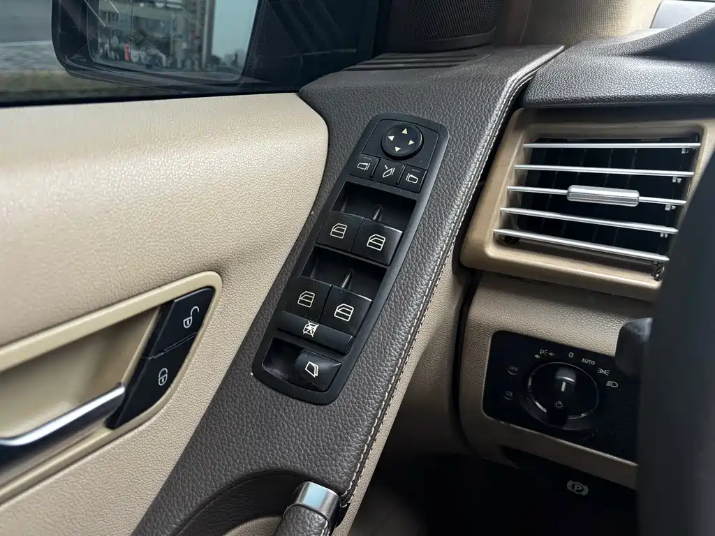 Mercedes-Benz R-Class 2011 — фото 14