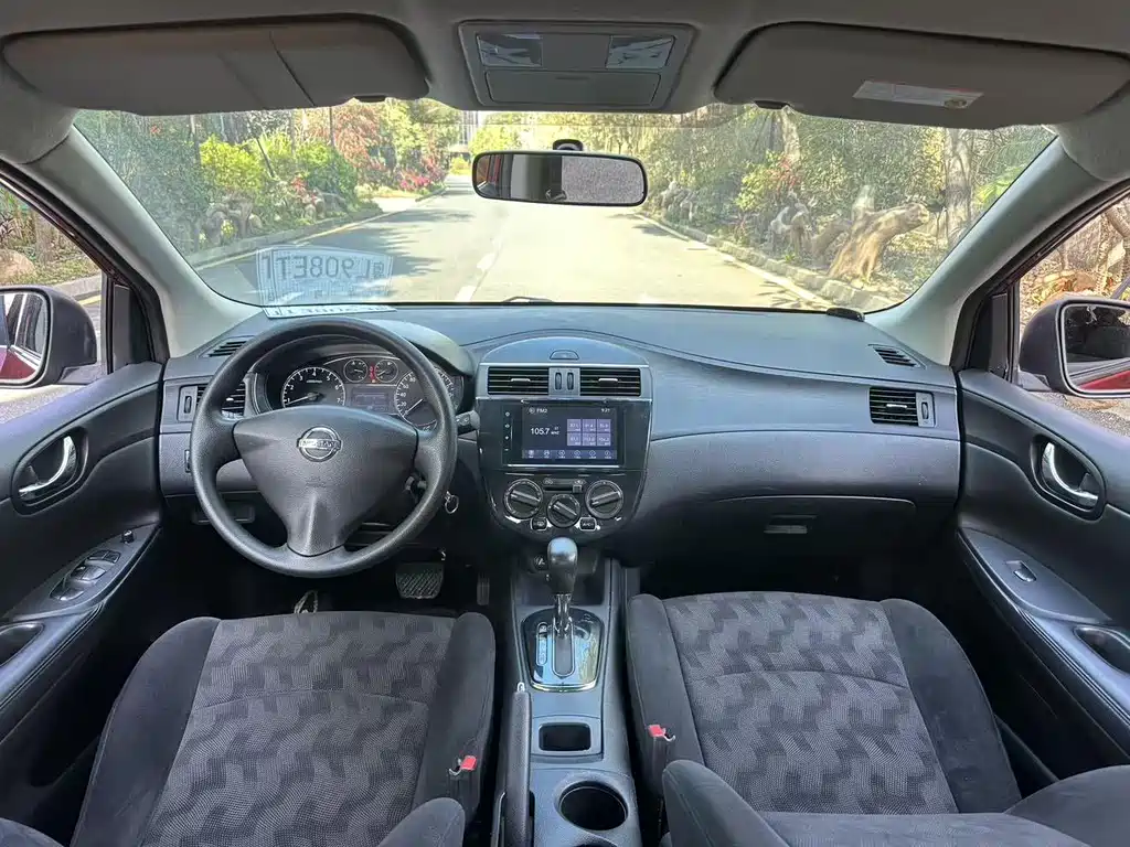 Nissan Tiida 2015 — фото 13