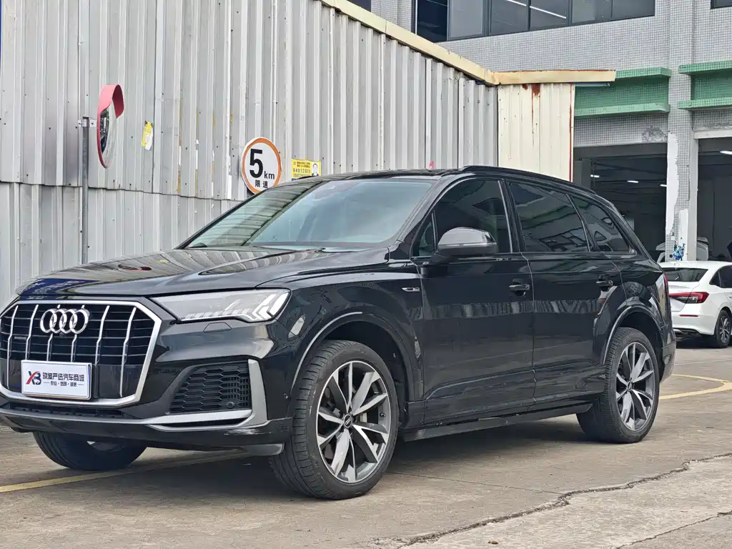 Audi Q7 2022 — фото 1