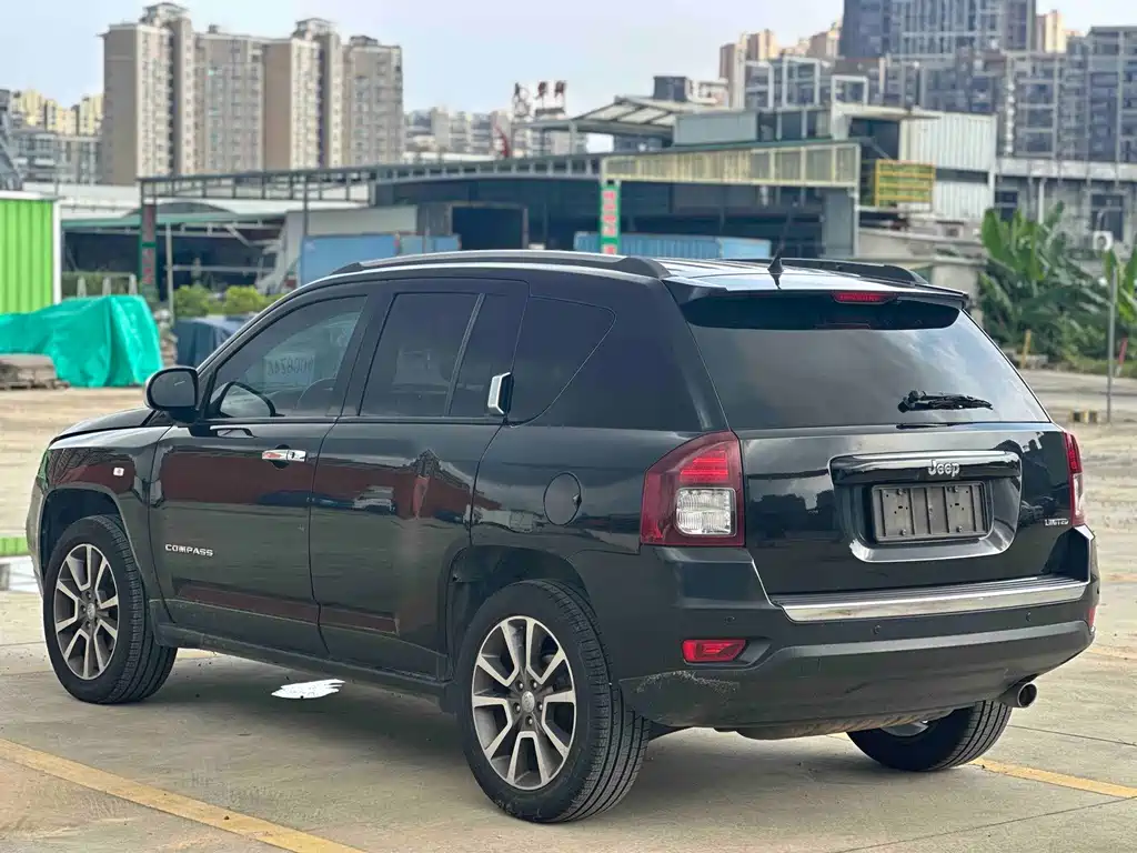 Jeep Compass 2015 — фото 14