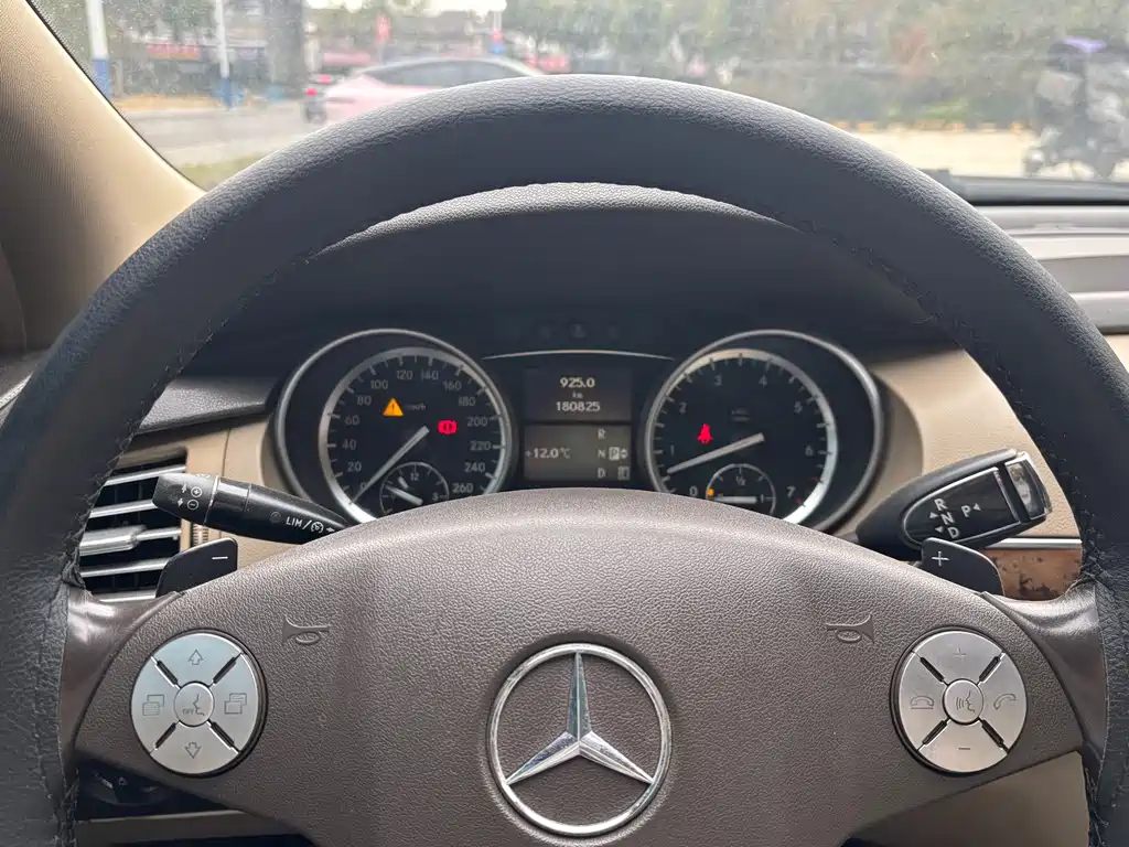 Mercedes-Benz R-Class 2011 — фото 15