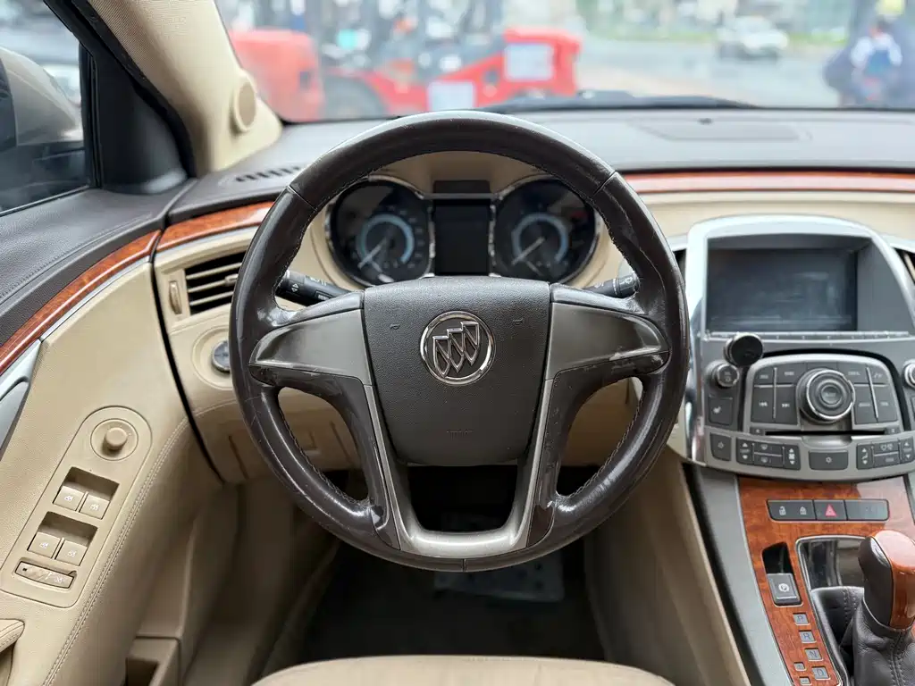 Buick LaCrosse 2012 — фото 9