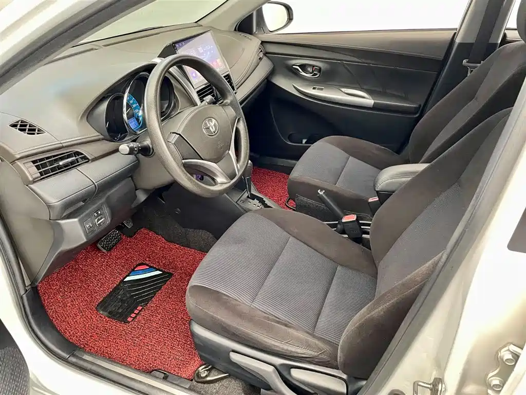 Toyota Yaris L 2015