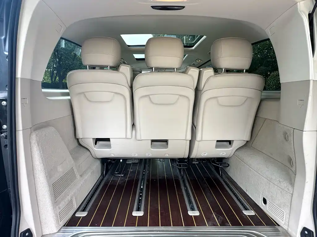Mercedes-Benz V-Class 2020 — фото 26