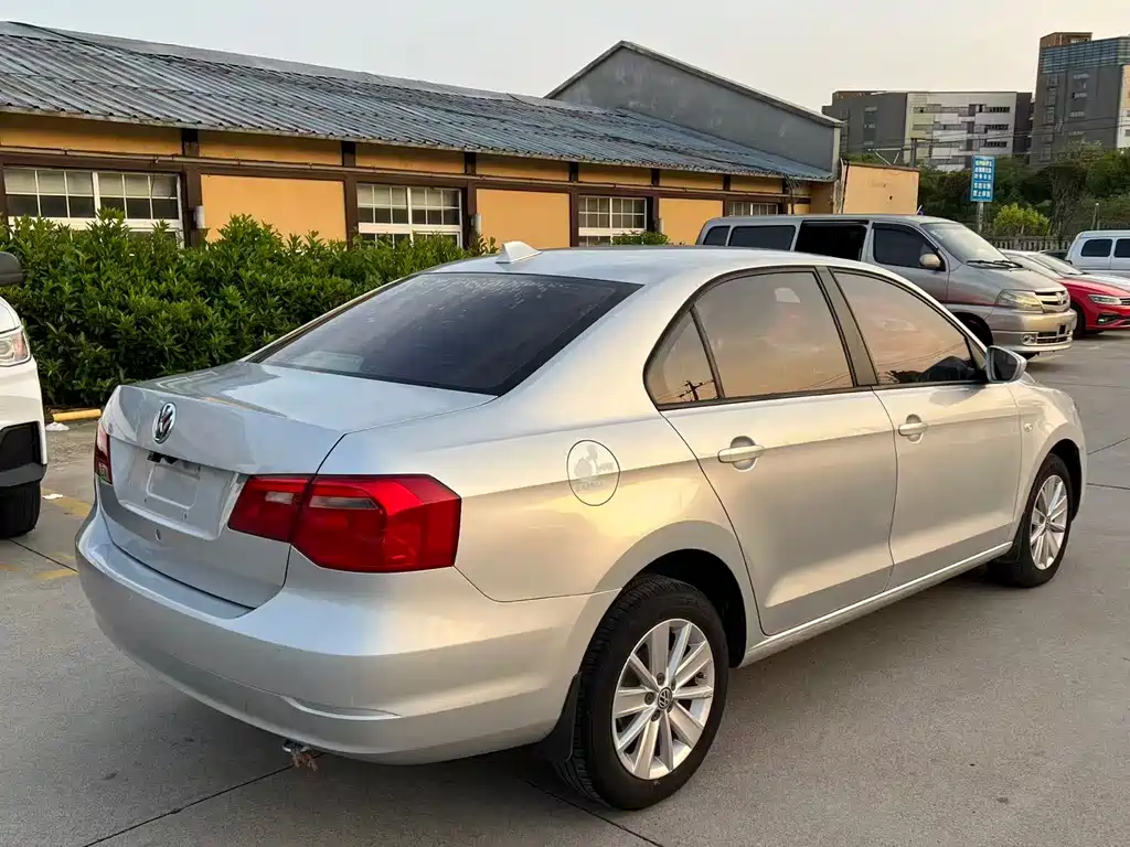 Volkswagen Jetta 2016 — фото 10