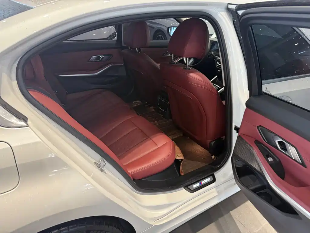 BMW 3 Series 2023 — фото 10