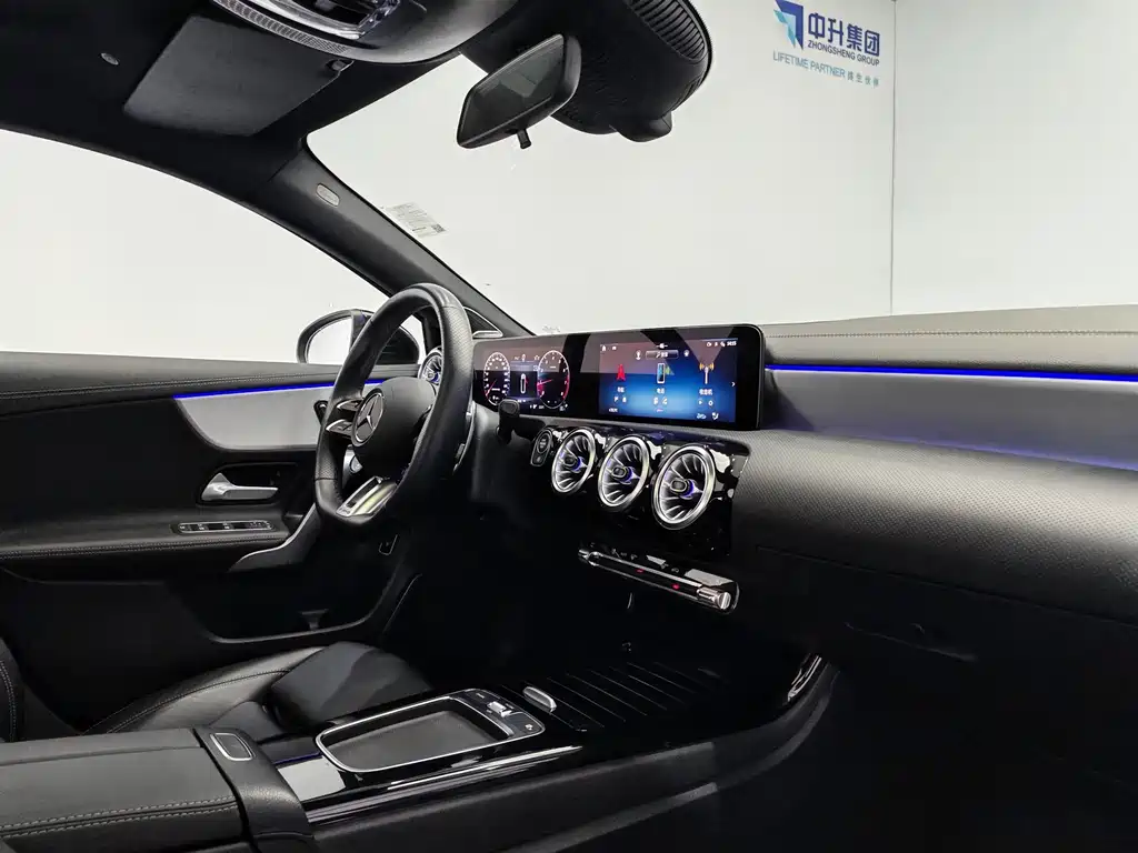 Mercedes-Benz A-Class AMG 2025 — фото 15