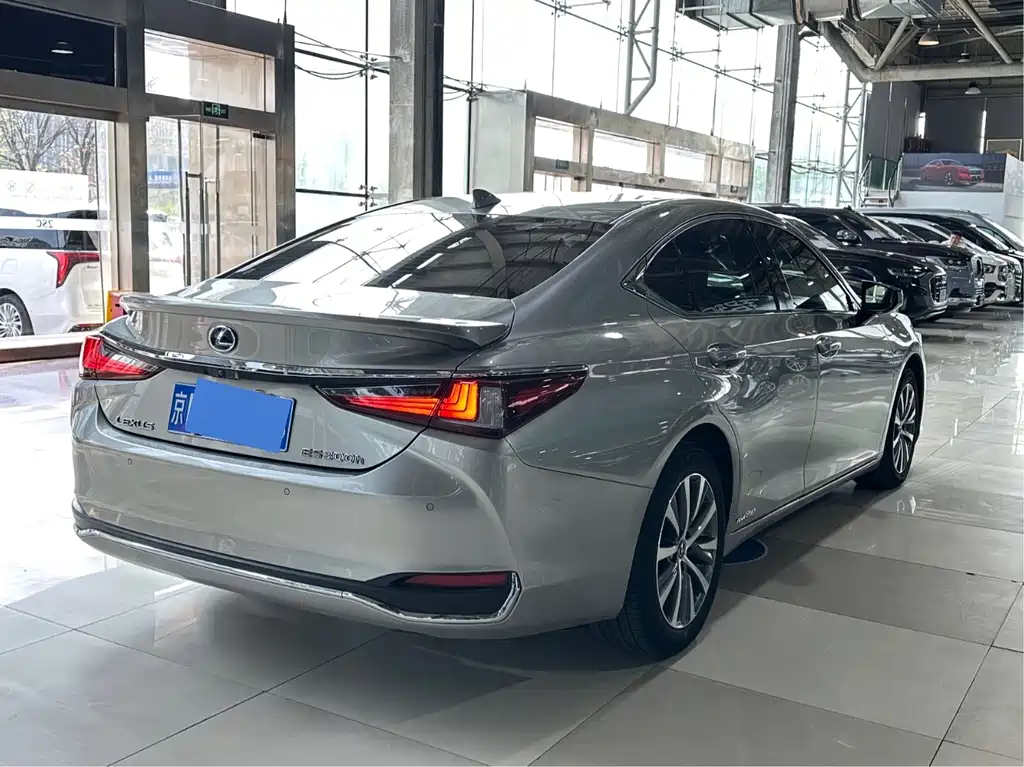 Lexus ES 2020 — фото 4