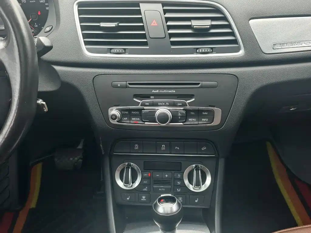 Audi Q3 2015 — фото 10