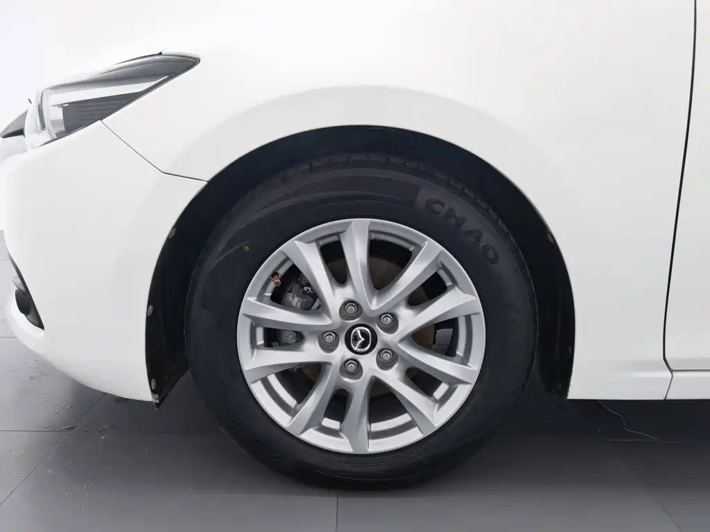 Mazda 3 Axela 2019 — фото 17