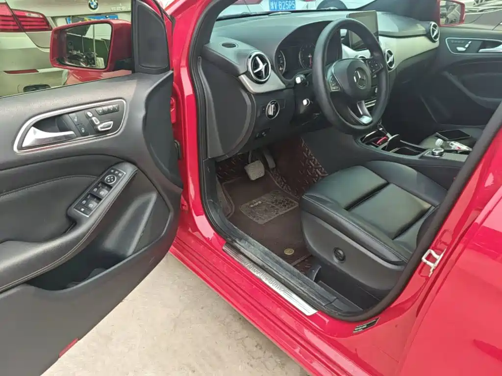 Mercedes-Benz B-Class 2017 — фото 16