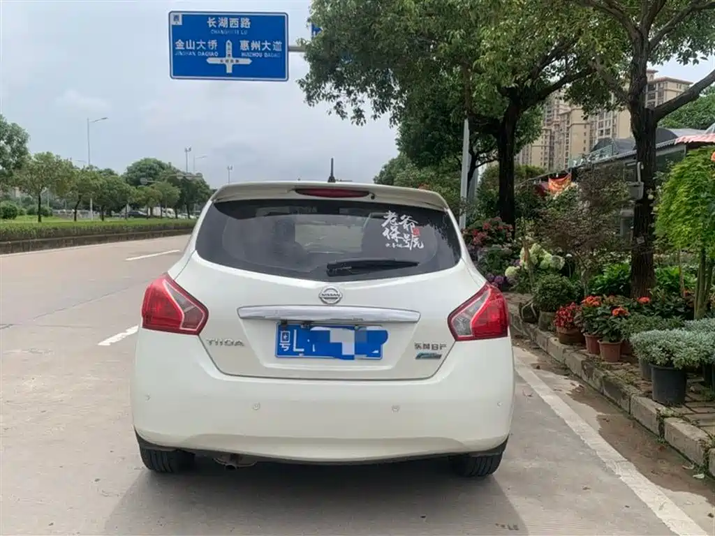 Nissan Tiida 2015 — фото 3
