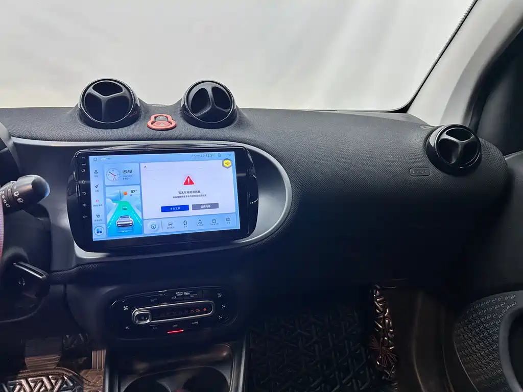 smart Fortwo 2017 — фото 17