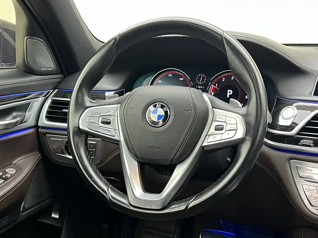 BMW 7 Series 2018 — фото 17