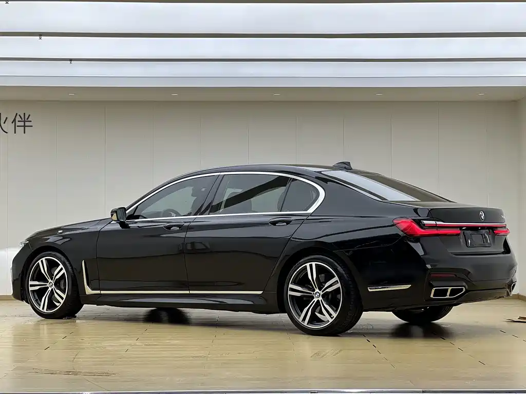 BMW 7 Series 2018 — фото 24